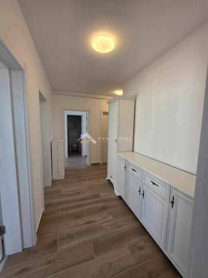 Apartament cu 3 camere decomandat, mobilat în Cristian
