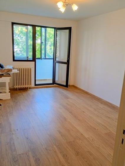 Apartament cu 4 camere decomandat în Lacul Tei