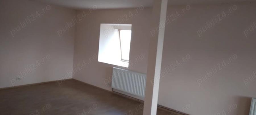 Casă cu 5 camere cu Teren 1000 Mp în Central