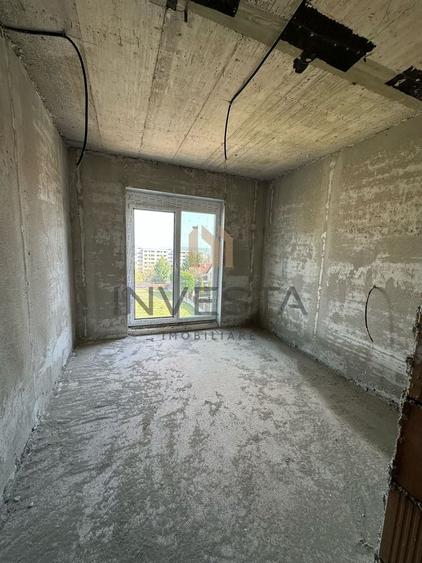 Apartament cu 4 camere semidecomandat în Europa