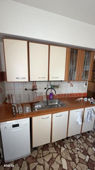 Apartament cu 4 camere decomandat în Victoriei