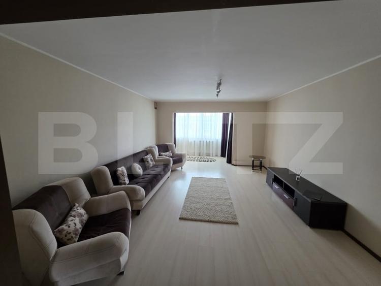 Apartament cu 3 camere decomandat, mobilat în — fotografia 1