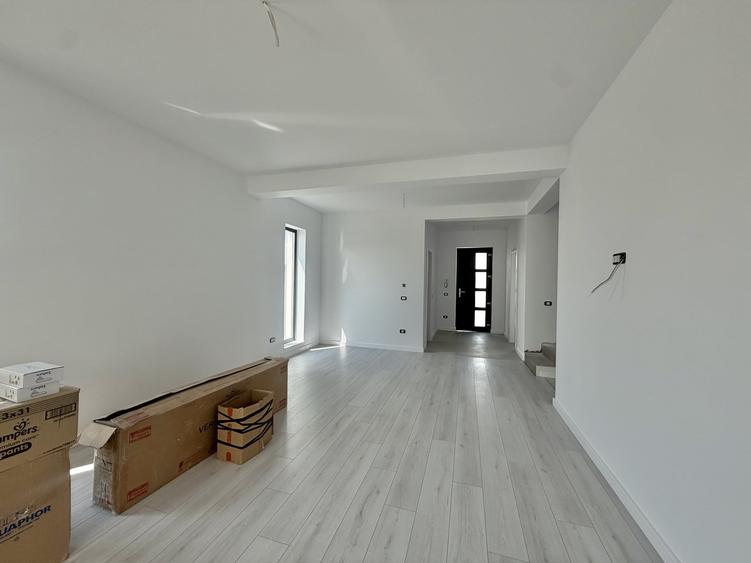 Duplex cu 4 camere cu Canalizare în Giroc