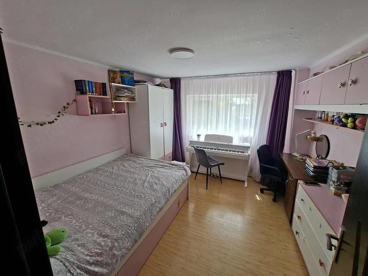 Apartament cu 3 camere decomandat în 1 Decembrie
