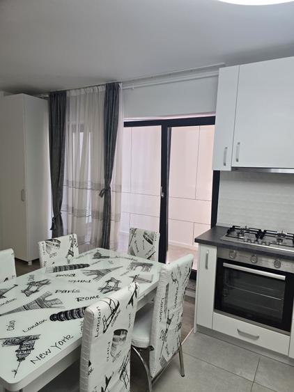 Apartament cu 3 camere decomandat în Obor