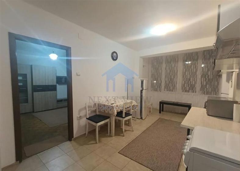 Apartament cu 2 camere semidecomandat în P-ța Mihai Viteazul