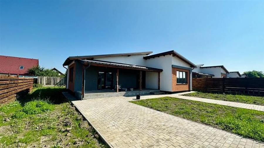 Casă individuală cu 4 camere cu Teren 500 Mp în Tărlungeni