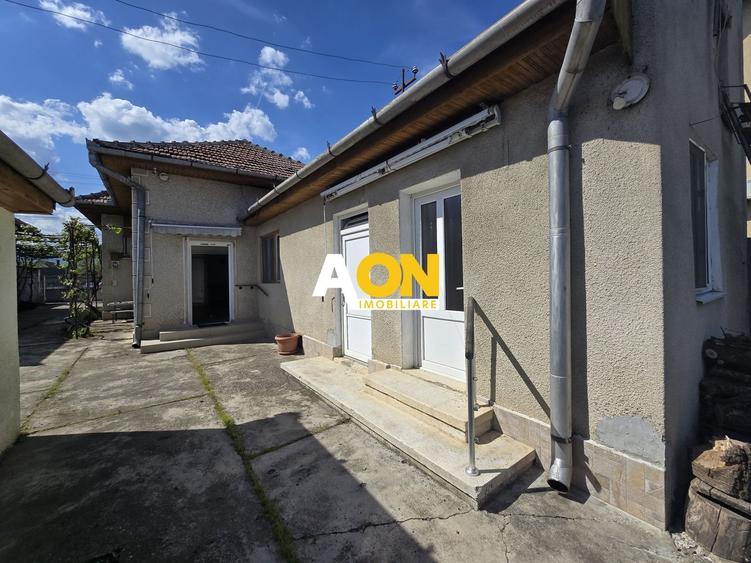 Casă individuală cu 4 camere cu Canalizare în Partoș