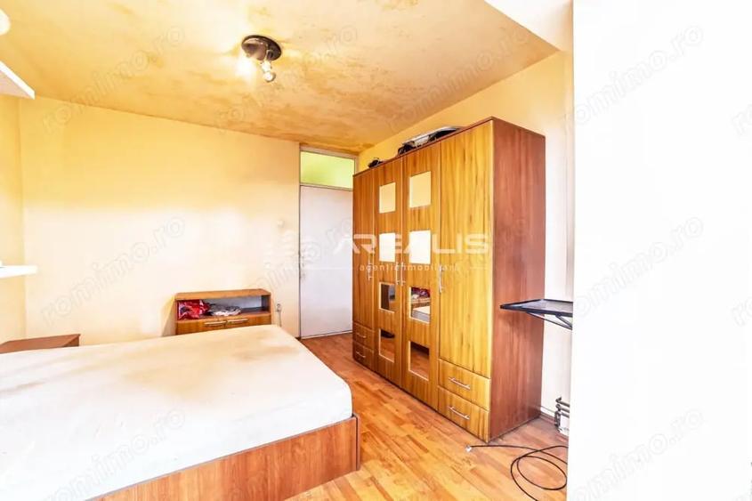 Apartament cu 3 camere decomandat în Băncilor
