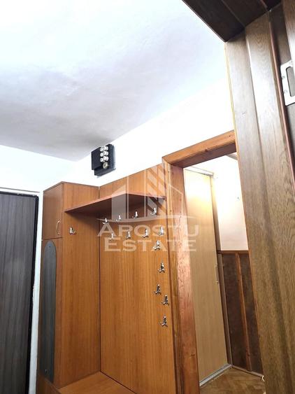 Apartament cu 3 camere decomandat în Girocului
