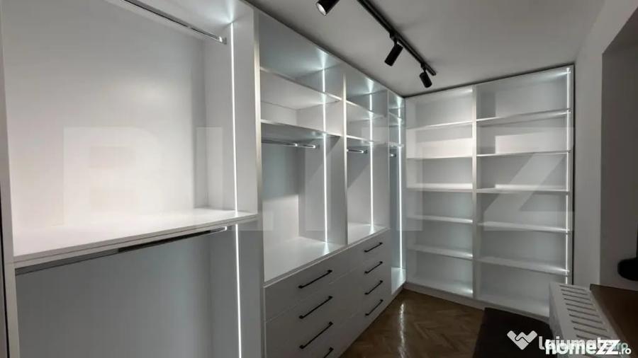 Apartament cu 4 camere decomandat în Central