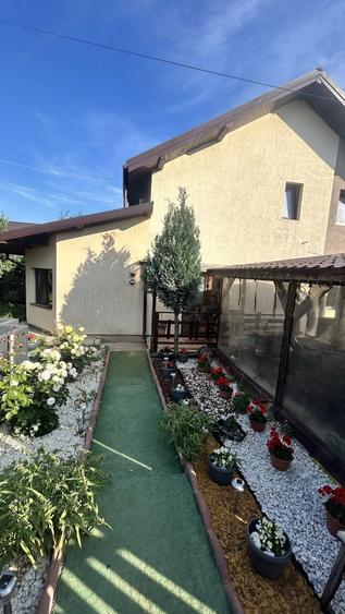 Casă cu 4 camere cu Teren 400 Mp în Valea Adâncă