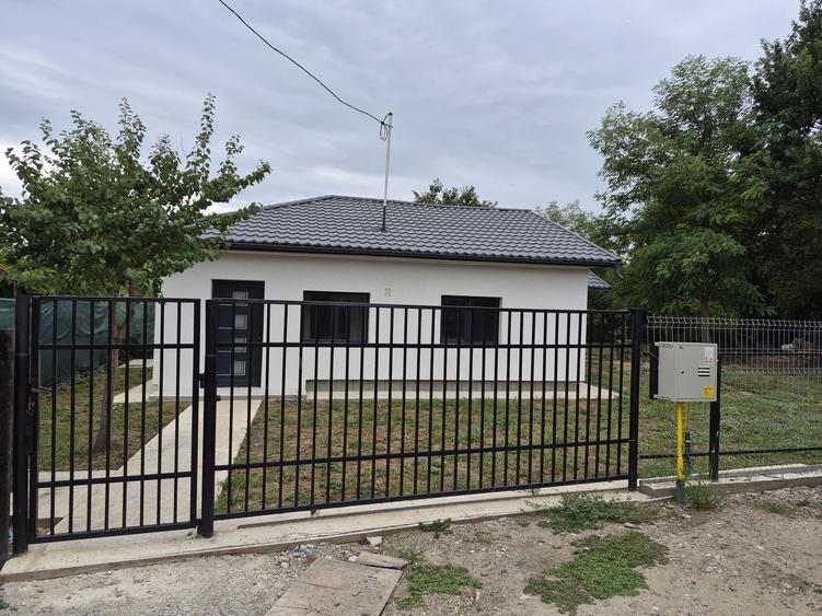 Casă cu 3 camere în Mărgineni