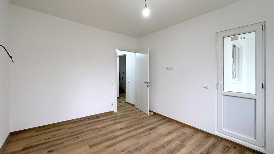 Apartament cu 3 camere semidecomandat în Crângași