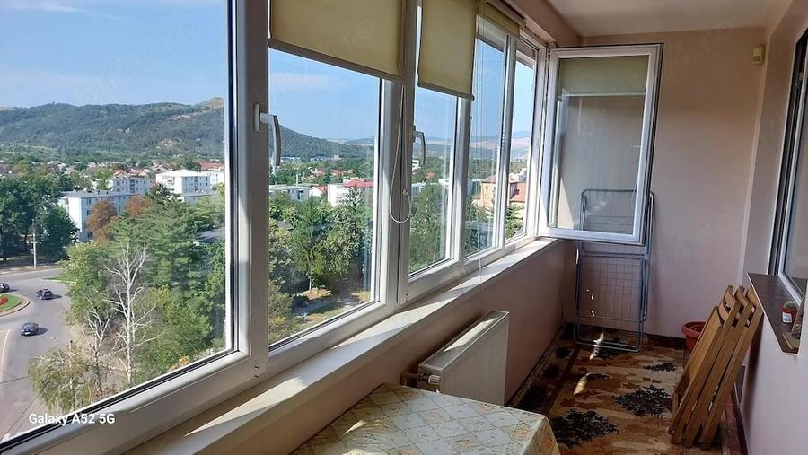Inchiriez apartament 3 camere decomandat complet utilat in Onesti E. REBREANU LIFT NOU 300E - 1