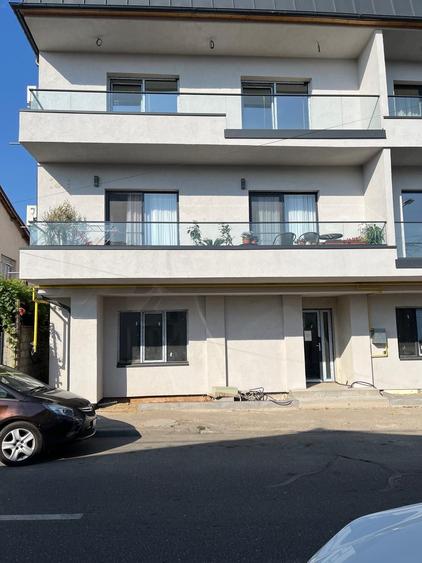 Apartament cu 3 camere decomandat în Sud