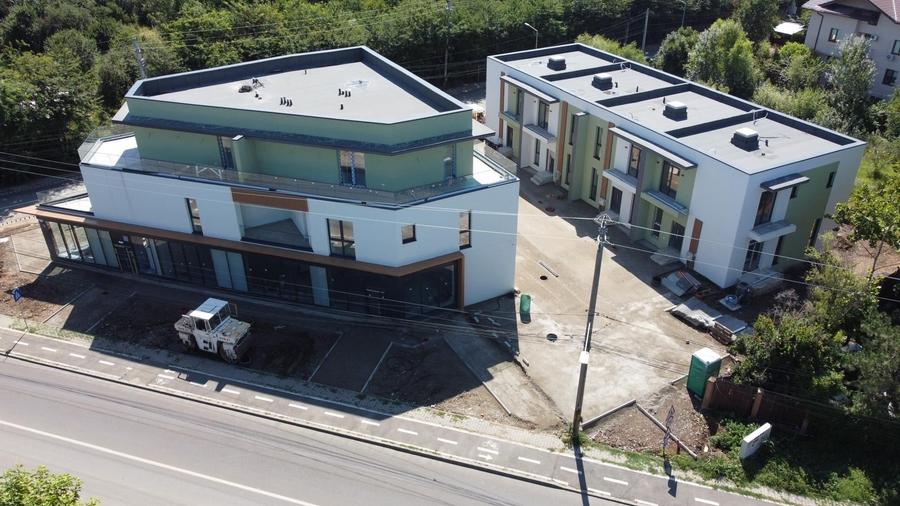 Duplex cu 4 camere cu Canalizare în Central