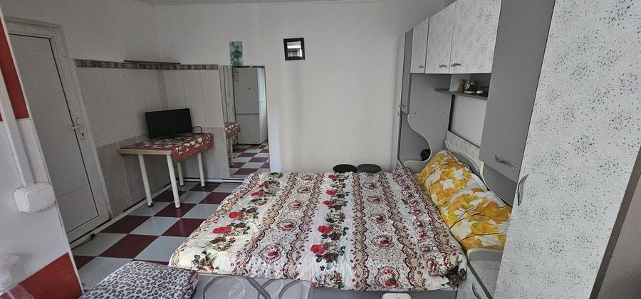 Garsonieră decomandată în Titan