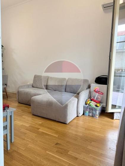 Apartament cu 2 camere semidecomandat, mobilat în Jiului