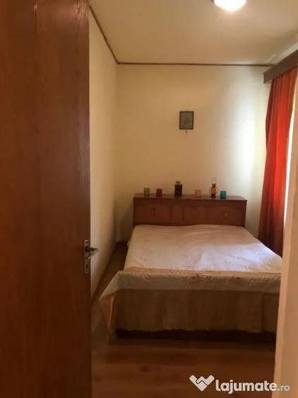 Apartament cu 3 camere semidecomandat în Telecabinei