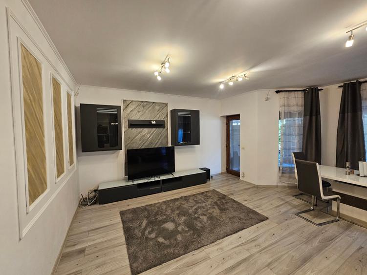 Duplex cu 5 camere cu Canalizare în Dumbrăvița