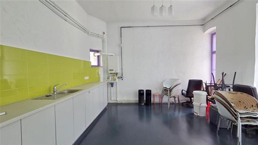 Apartament cu 4 camere semidecomandat, mobilat în Iosefin