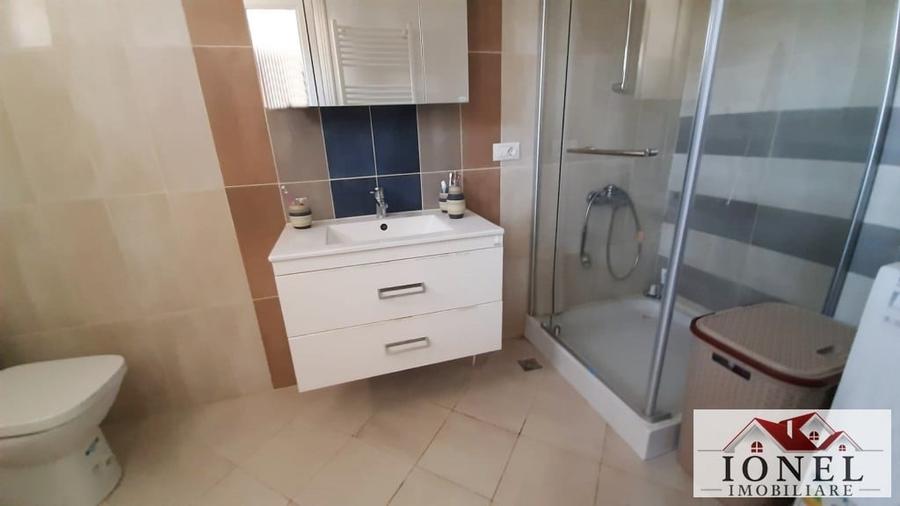 Casă individuală cu 6 camere cu Canalizare în Central