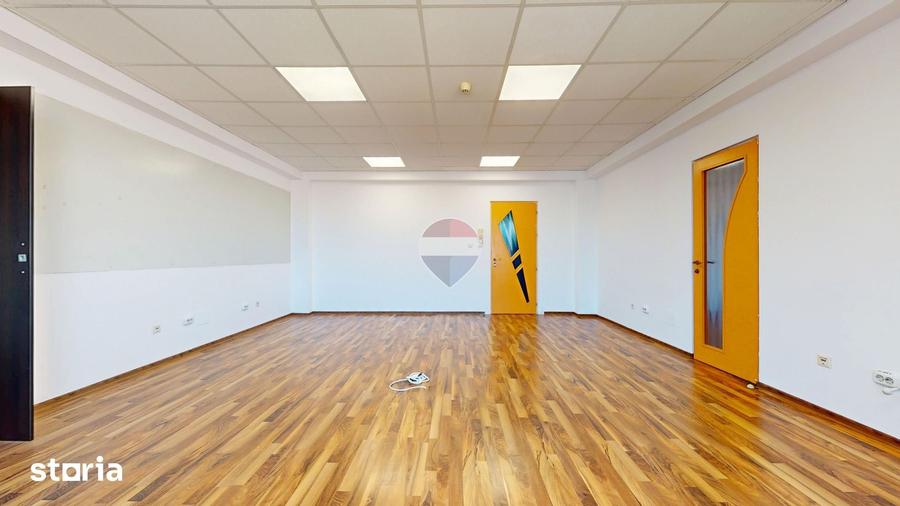 Spațiu comercial, de 77 mp, în Centrul Civic