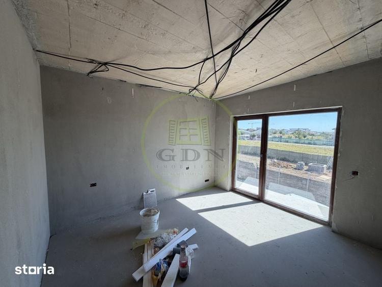 Casă cu 5 camere cu Teren 246 Mp în Malu Mare