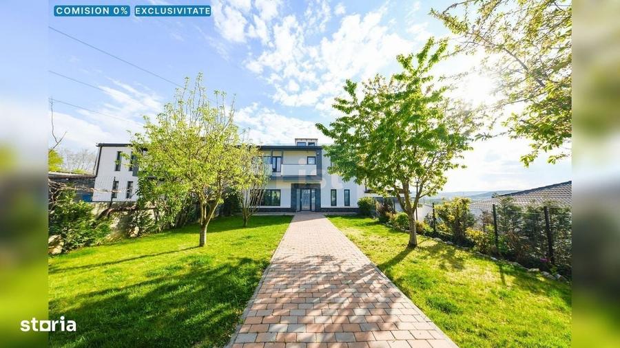 Casă cu 4 camere în Sub Coastă