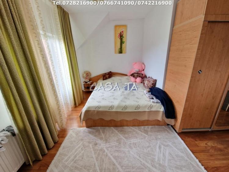 Casă individuală cu 6 camere cu Canalizare în Lotrului