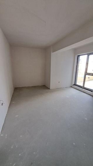 Apartament cu 3 camere decomandat în Jiului