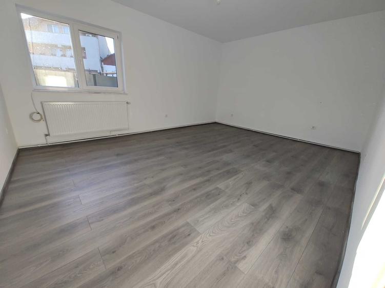 Casă cu 4 camere cu Teren 250 Mp în Iris