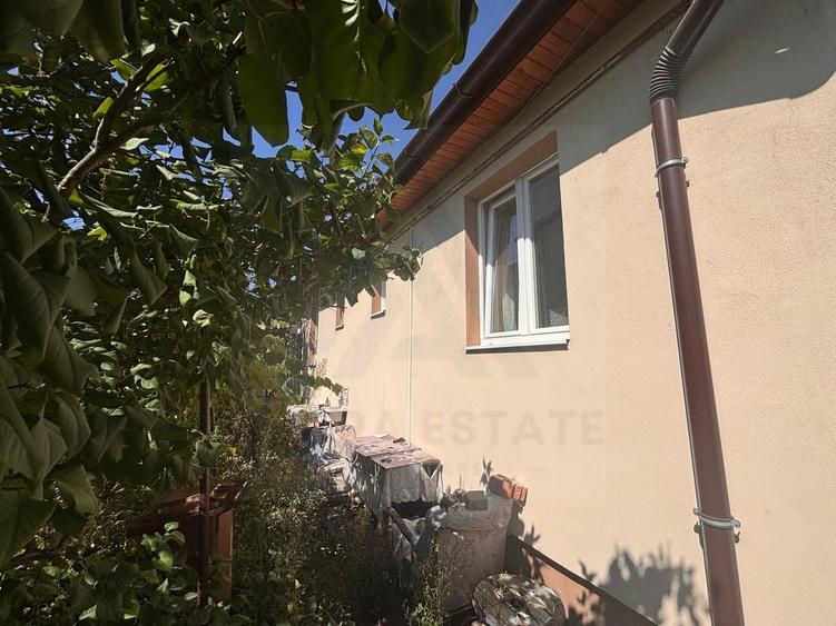 Casă individuală cu 3 camere cu Canalizare în Central