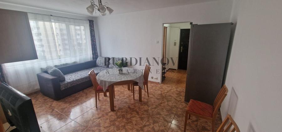Apartament cu 3 camere semidecomandat, mobilat în Drumul Taberei