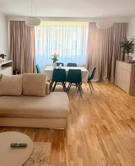 Apartament cu 4 camere semidecomandat, mobilat în Băneasa