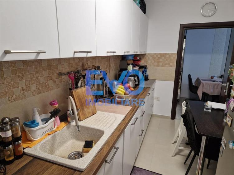 Apartament cu 3 camere semidecomandat în Valea Lupului