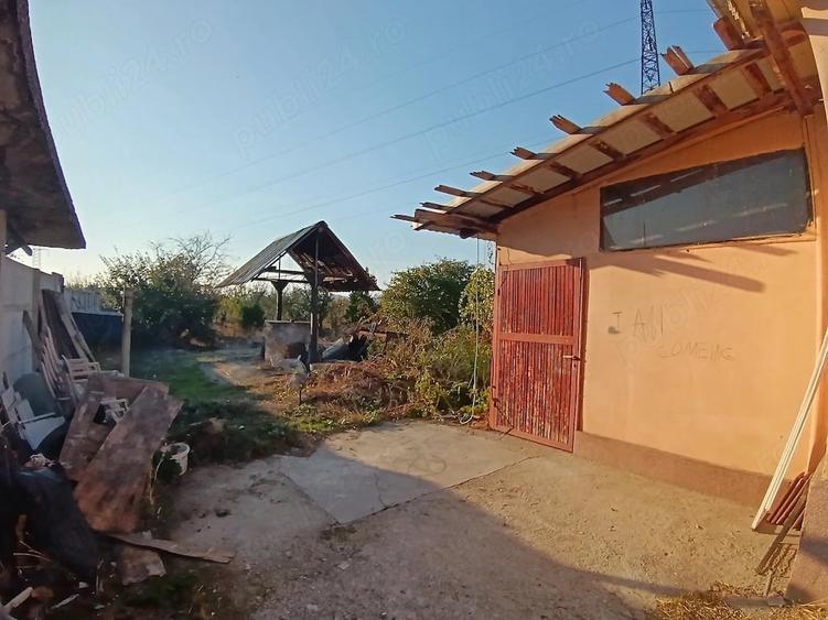 Casă cu 3 camere cu Teren 4500 Mp în Central