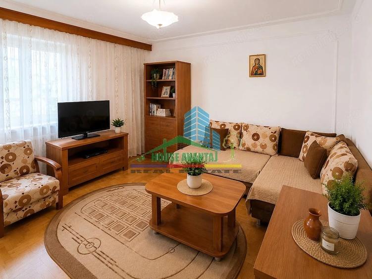 Casă cu 8 camere cu Teren 500 Mp în Vest