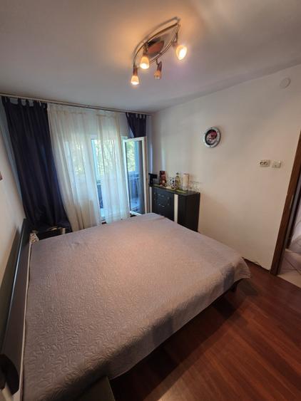 Apartament cu 3 camere decomandat în Aradului