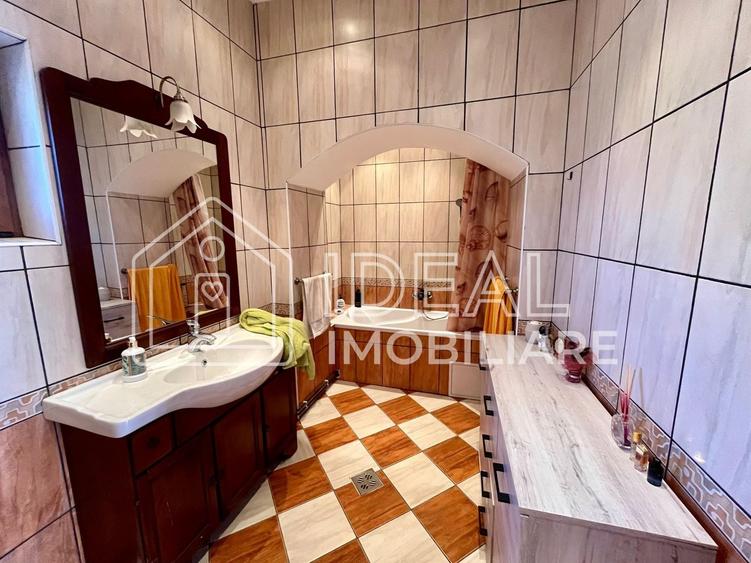 Casă individuală cu 4 camere cu Canalizare în Cârțișoara