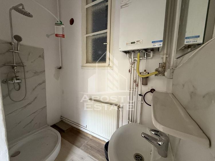 Apartament cu 3 camere semidecomandat în Central