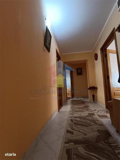 Apartament cu 4 camere decomandat în Buzaului