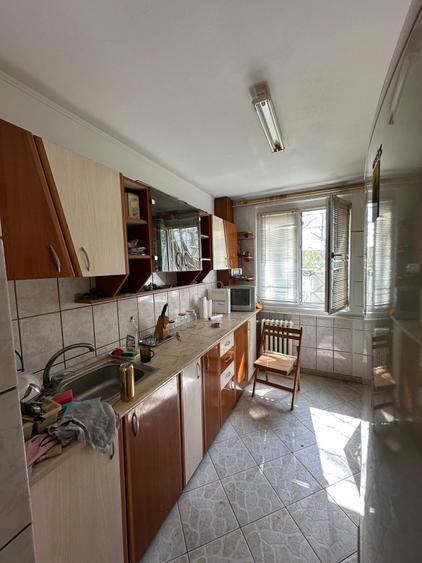 Apartament cu 3 camere decomandat în Rahova