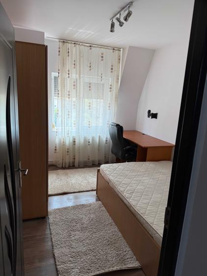 Apartament cu 3 camere decomandat în Girocului