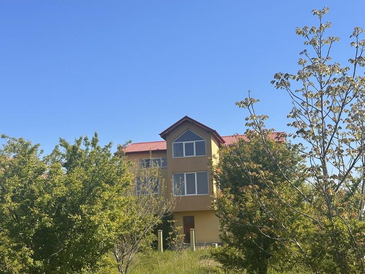 Duplex cu 6 camere cu Teren 252 Mp în Domnești