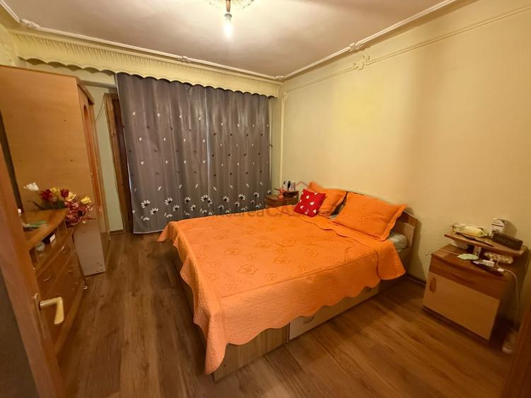 Apartament cu 3 camere decomandat, mobilat în Central