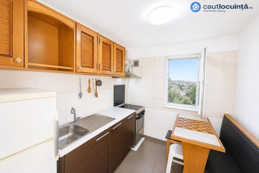 Apartament cu 3 camere decomandat, mobilat în Păcii