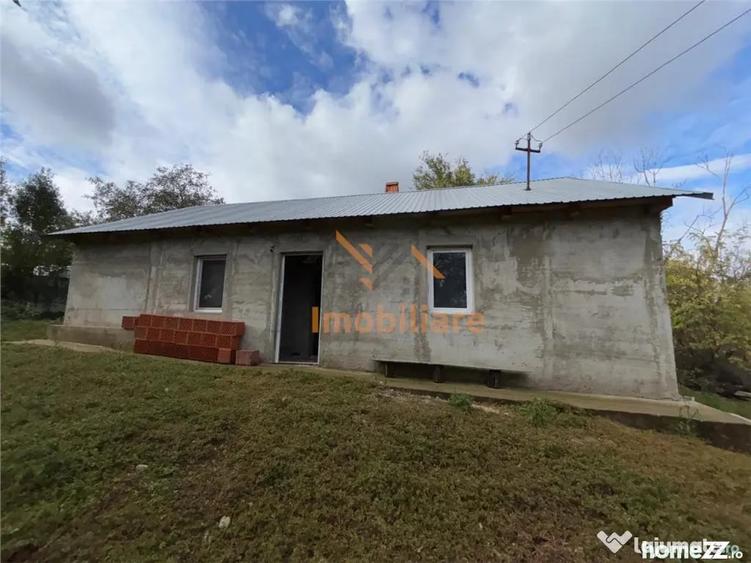 Casă cu 2 camere cu Teren 4000 Mp în Dernișoara