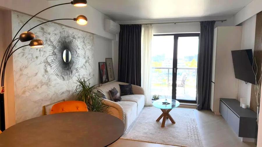 Apartament cu 3 camere semidecomandat, mobilat în Pipera